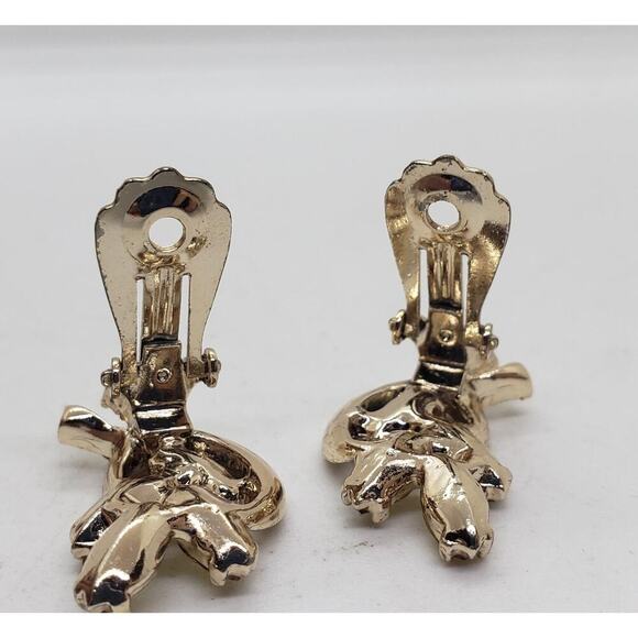 Vintage Clip On Earrings Rhinestone Marquise Leaf Gold Tone Costume Jewelry - Picture 3 of 6